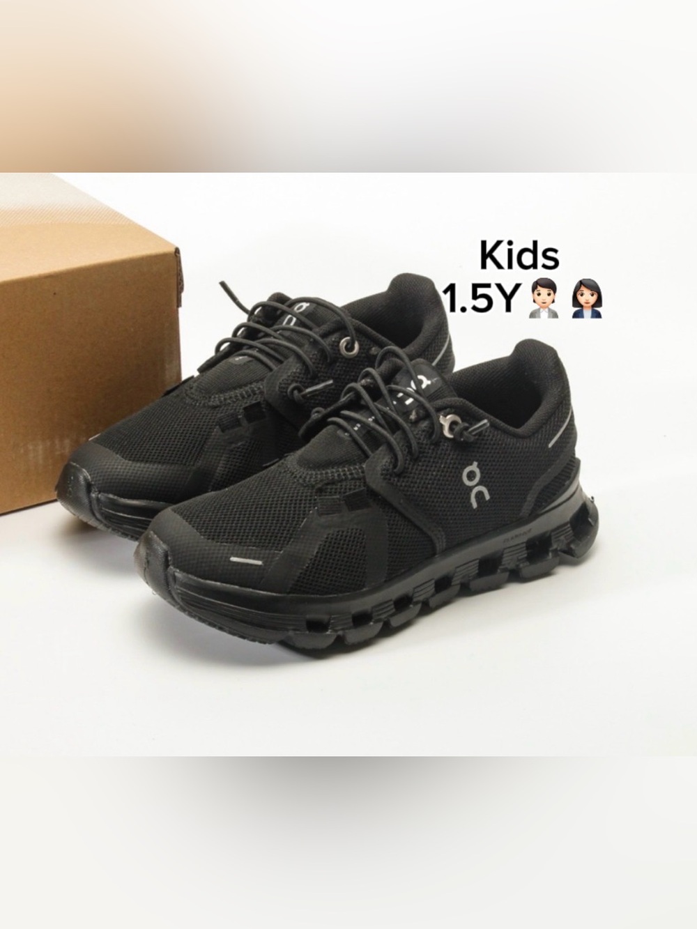 On Running Kids Cloud 6 Athletic
Shoe All - Black 🙋🏻‍♀️🙋🏻(SIZE 1.5Y)